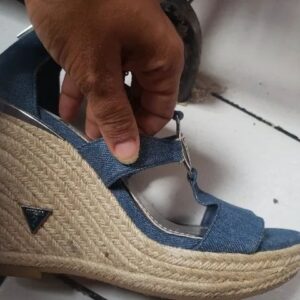 ZAPATOS TACÓN CORRIDO GUESS